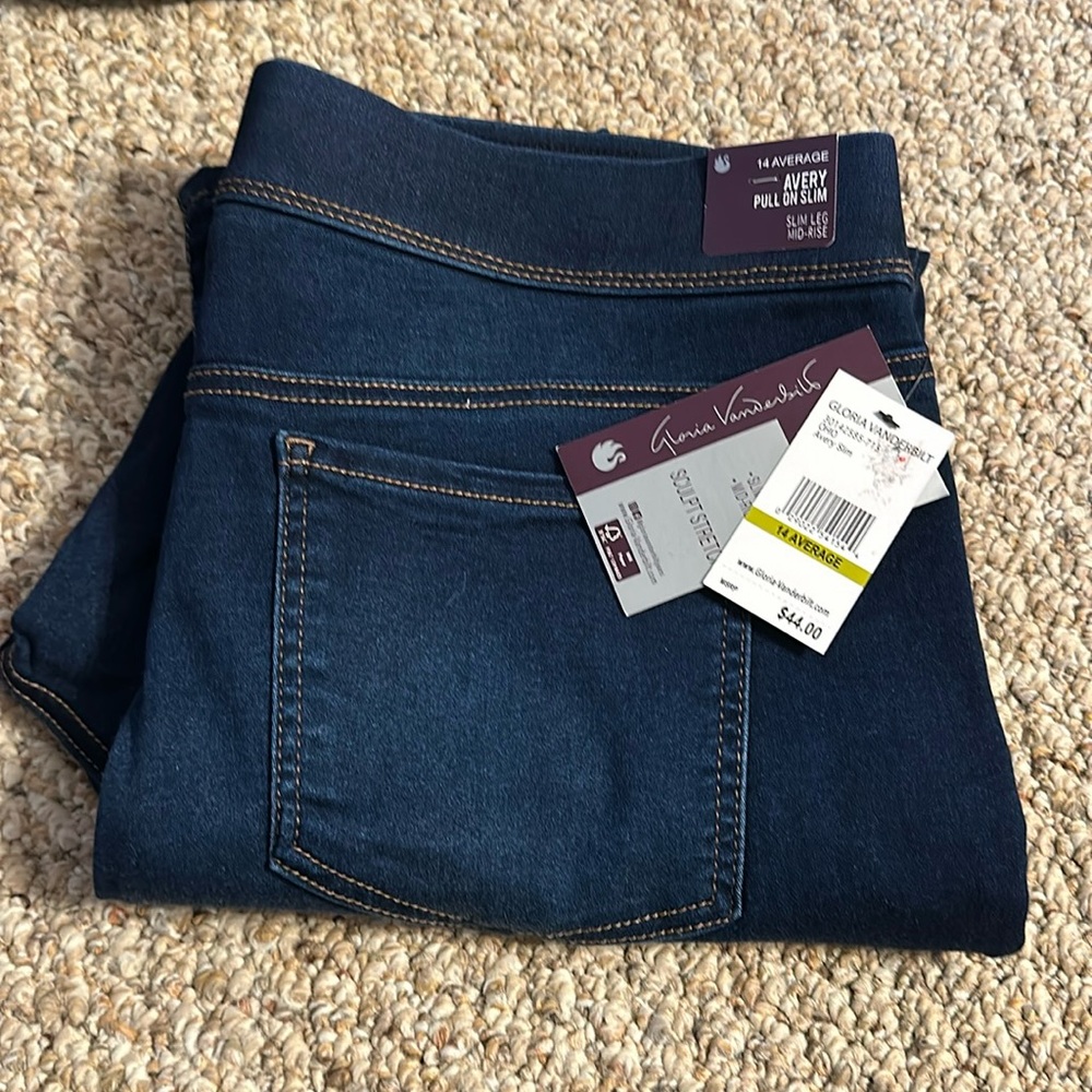 Gloria Vanderbilt pull on slim size 14 avg NWT